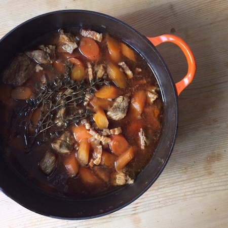 Rindsragout mit Rüebli an Biersauce