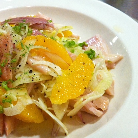 Fenchel-Orangensalat mit geräuchertem Forellenfilet