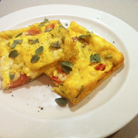 Frittata mit Tomaten, jungem Bergkäse und Oregano