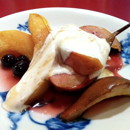 Gebackene Früchte mit Joghurt