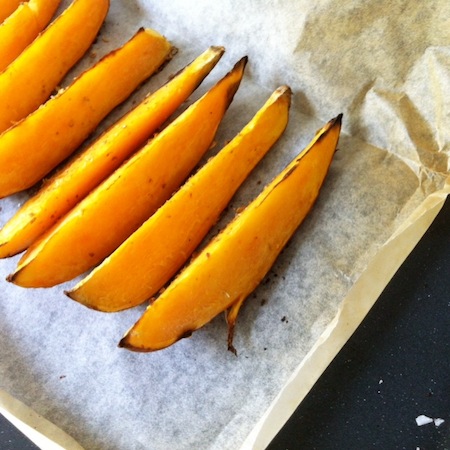 Süsskartoffelschnitze mit Zitronengras Crème Fraîche