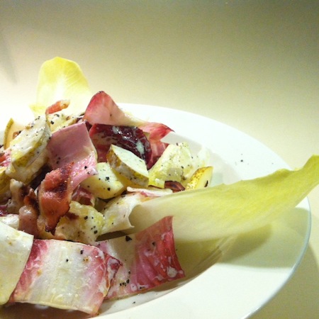 Chicoréesalat mit Birnen und Speck
