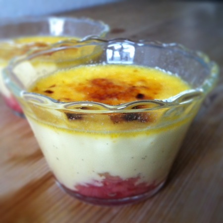 Creme brulée mit Rhabarber