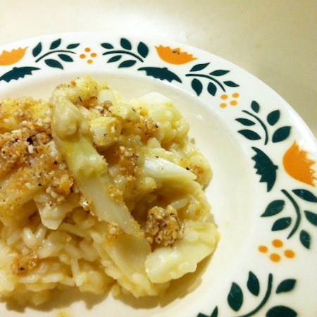 Spargelrisotto mit Haselnuss-Pangrattato