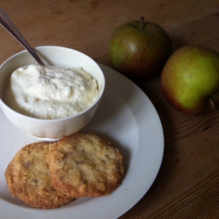 Apfelschnee mit Baumnuss-Shortbread